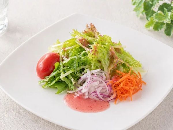 三重県産いちごのドレッシングが登場！高校生と地元企業が連携して商品化