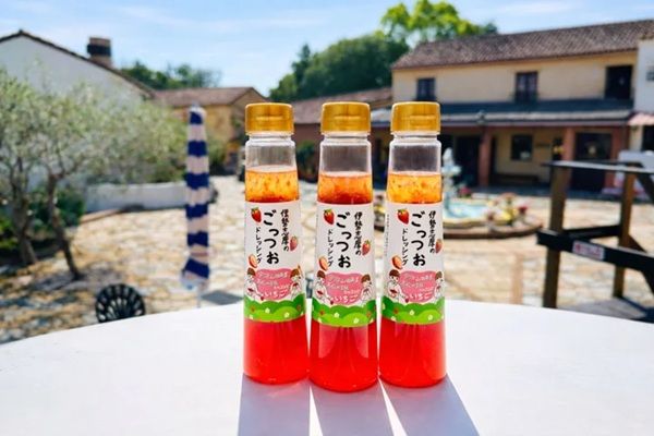 三重県産いちごのドレッシングが登場！高校生と地元企業が連携して商品化