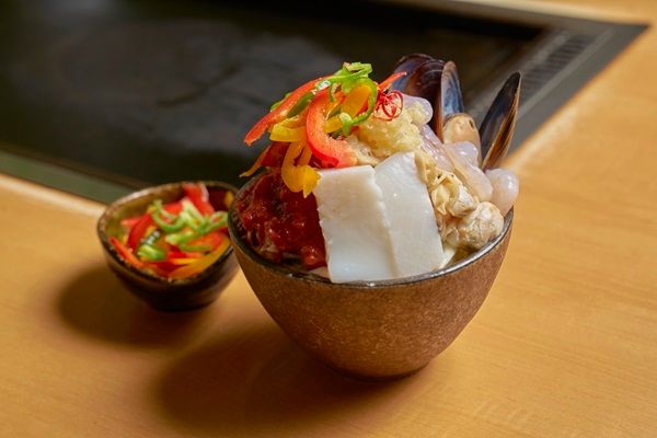 【千葉県浦安市】もんじゃ焼き「モヘジ」がイクスピアリに開店！世界各国のメニューをユニークな空間で