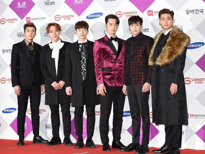 2PM。左からウヨン、Jun. K、ジュノ、チャンソン、ニックン、テギョン ※ 写真：アフロ（2015 SBS Awards Festival時撮影）