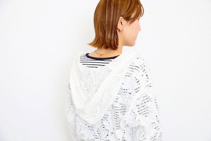 サマンサ モスモスのボーダーカットソーにツハル バイ サマンサ モスモスの総レースのフード付きボレロを重ねたレイヤード