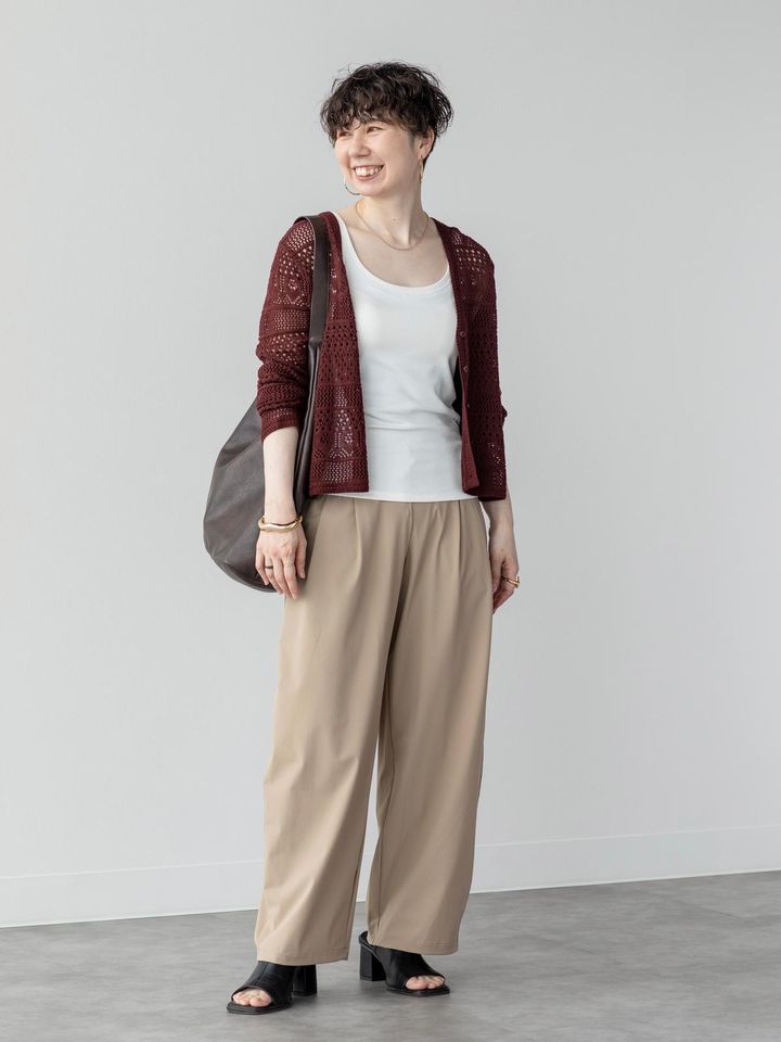 さらっと羽織るだけでおしゃれ見えします 出典：StyleHint