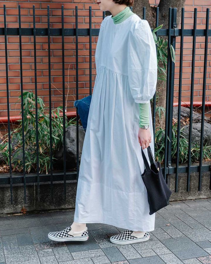 レイヤード上手な“ワンピース”ルック5選。春夏のワンピは重ね技で差をつける【TOKYO SNAP】