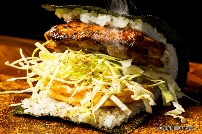 OnigiriBurgerはかた地鶏 山椒香る和風カレー仕立て