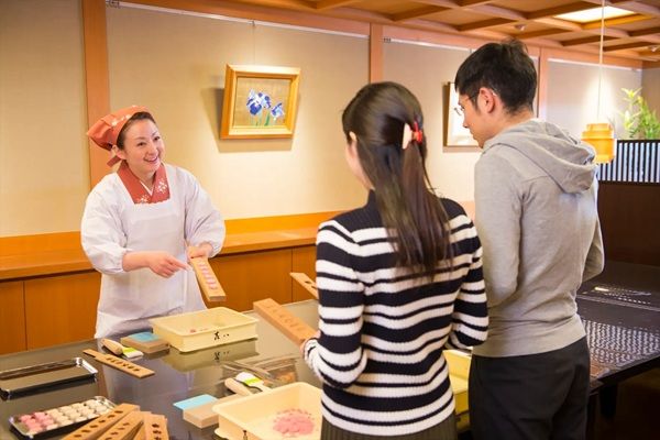 【石川県金沢市】和菓子の買い物や落雁手作り体験も楽しめる「森八 本店」に大型バス対応の駐車場増設