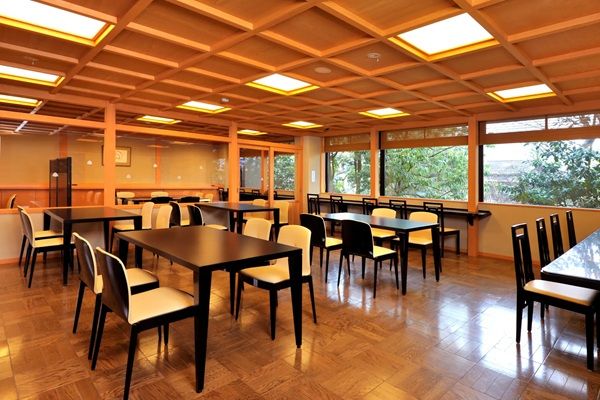 【石川県金沢市】和菓子の買い物や落雁手作り体験も楽しめる「森八 本店」に大型バス対応の駐車場増設