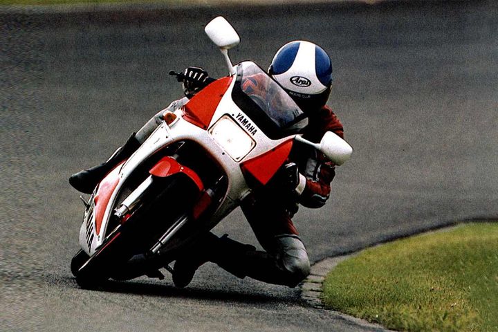 YAMAHA TZR250（1KT）