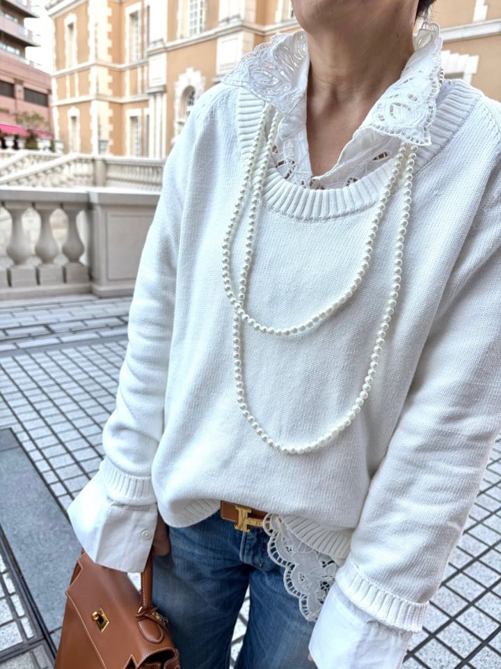 シャツはベイクルーズ、ニットはZARA
