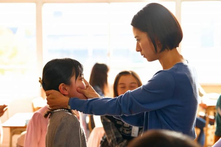 映画『未来』より真唯子（黒島結菜）が生徒と対峙する場面