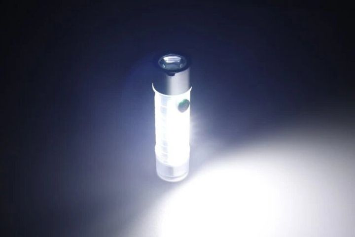 ダイソーの充電式 LED スケルトンライトは自立する