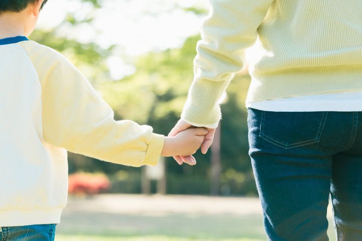 自閉症の子どもの中には積極的に言葉を発する子も（画像はイメージ）
