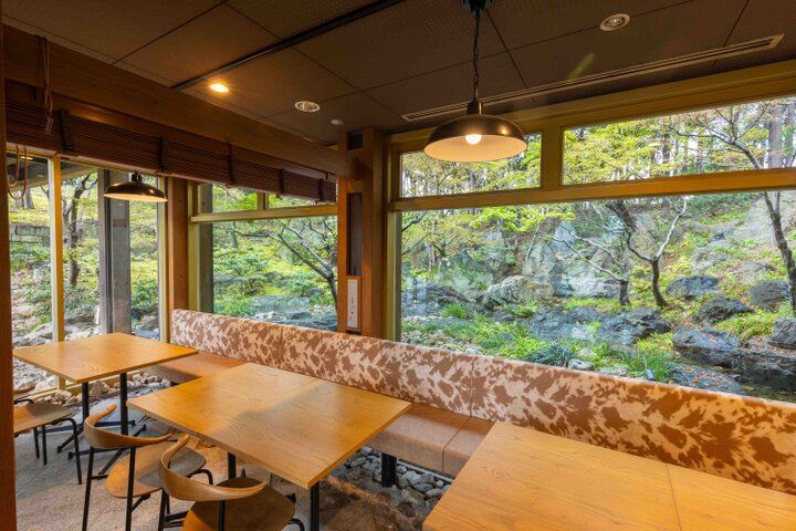 京都・梅小路の緑あふれる「BOTANIQ KAJIYA」で、花びらをまとったフレンチトーストを