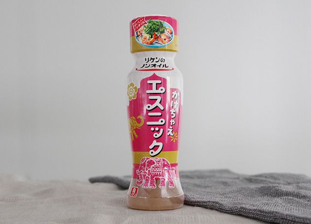 リケンのノンオイル® かけちゃえ エスニック 商品パッケージ