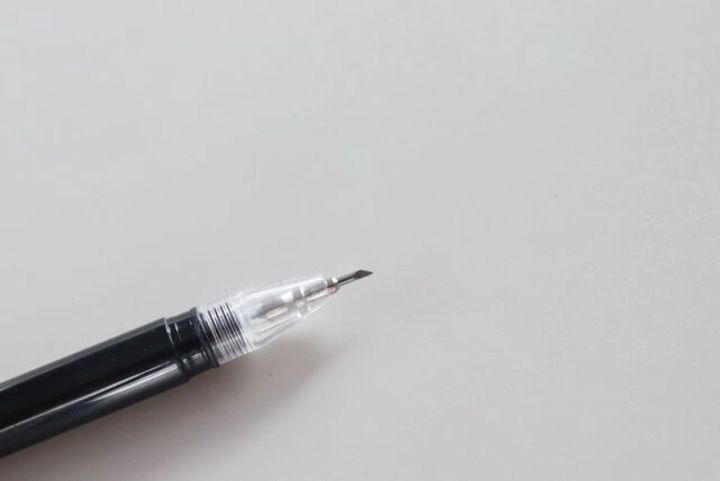 ダイソーの精密デザインナイフの刃先