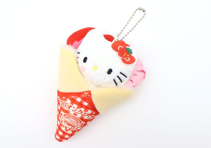 マリオンクレープ×HELLO KITTYコラボのぬいぐるみチャーム いちごスペシャル ver.全体写真