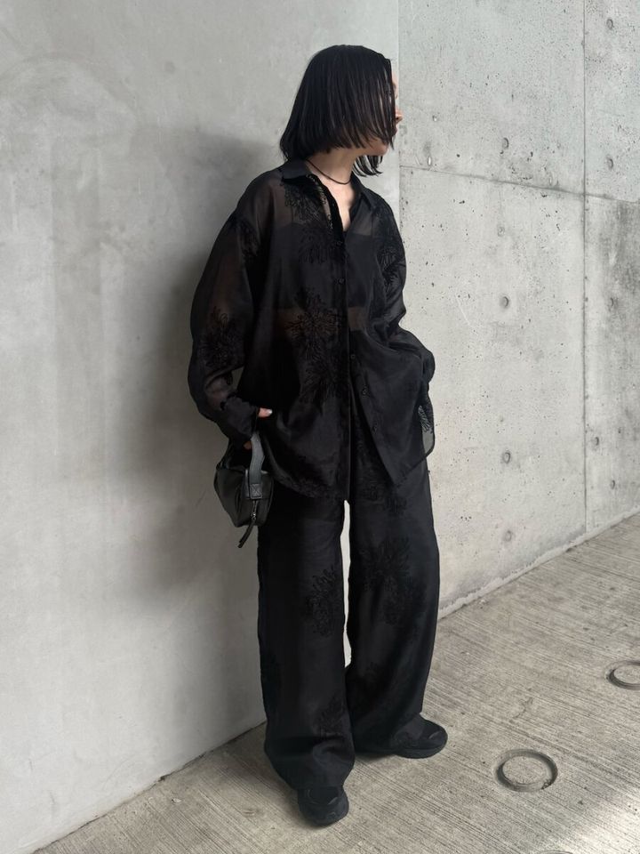 黒シアーシャツコーデ4