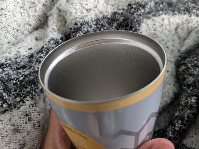 角ハイボールタンブラーの飲み口部分のアップ