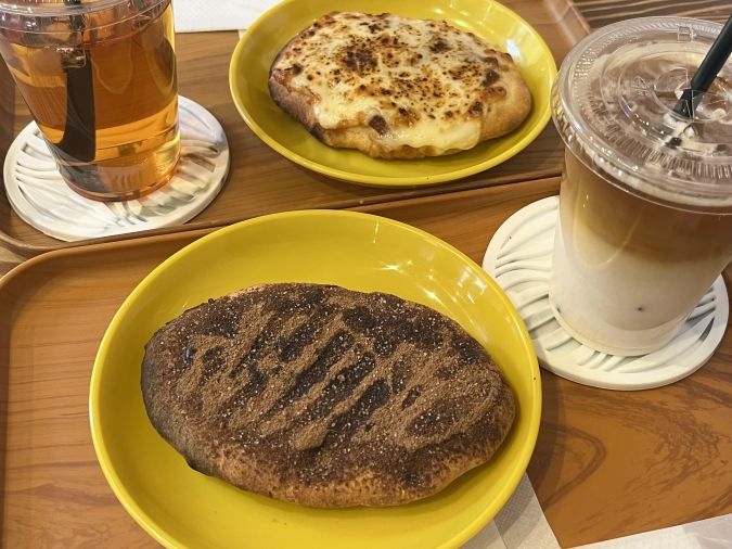 pan do mou（パンドムウ）焼きチーズ欧風カレー、Wチョコレート＆ピーナッツ