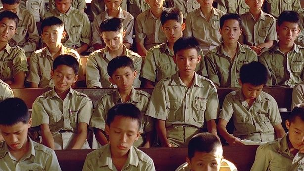 混乱と圧迫の時代に生きる少年の純粋さと残酷さ、そして移住者社会の閉塞感が描かれる(『牯嶺街(クーリンチェ)少年殺人事件』) [c]Everett Collection/AFLO