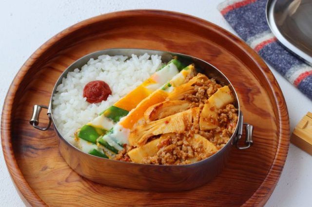 「マーボーたけのこ」「キヌサヤ卵」2品弁当