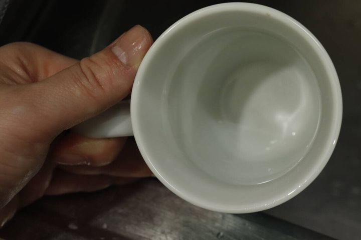 ダイソーのキッチン重曹クリーナーを使ったマグカップ