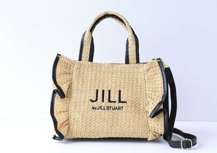 ラフィア風生地のかごバッグ正面 立体フリルとパイピング、JILLロゴ刺繍