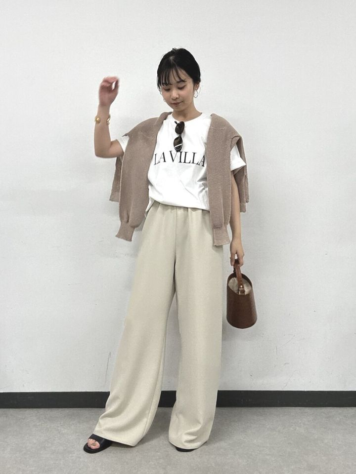 2026夏大人女性おすすめ白ロゴTワントーンコーデ