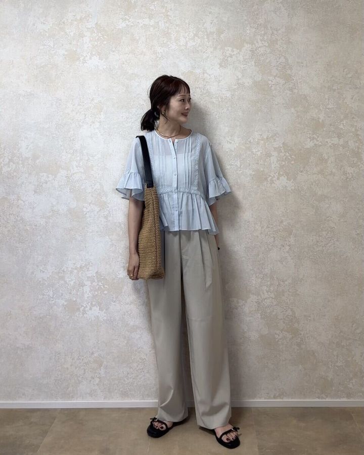 GU レースフリルブラウス 淡色ワントーンコーデ