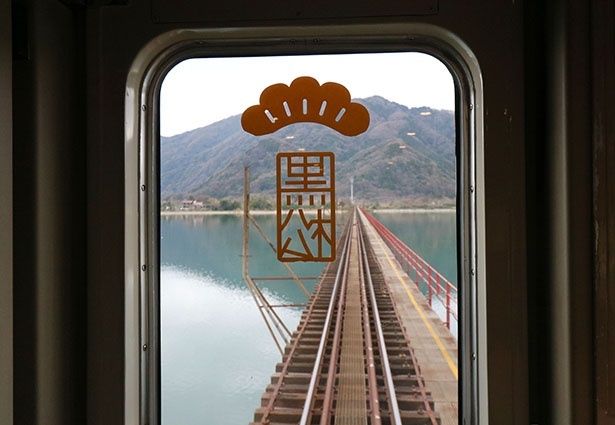 由良川橋梁は車両の前後に移動して眺めるのがおすすめ