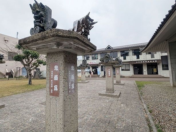 大江駅前にある「大江山鬼瓦公園」