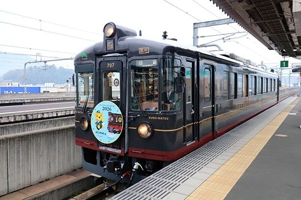 福知山駅に入線する「丹後くろまつ号」