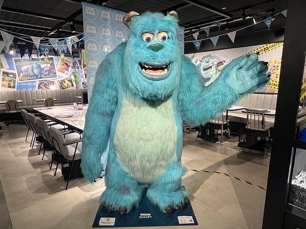 【写真】入口ではサリーのスタチューがお出迎えしてくれる