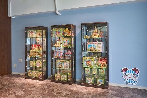 懐かしのハム太郎グッズが展示されている