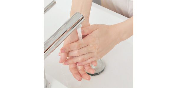 まずは手を洗う