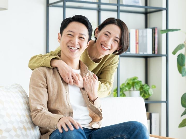 【医師が解説】認知症は誰にでも起こりうる病気ですが、生活習慣によって発症リスクを下げたり、進行を遅らせたりできる可能性があります。運動不足や難聴、脂質代謝異常症がある場合は、少し注意が必要です。今日からできる脳の健康習慣を解説します。（※画像：Shutterstock.com）