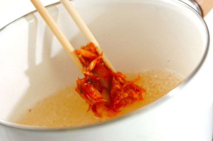 キムチとワカメのスープの作り方1