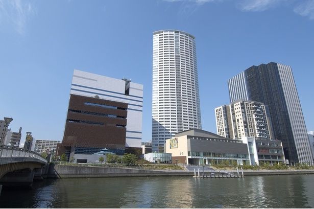 リバービューが楽しめる都市空間「ほたるまち」 (C)(公財)大阪観光局