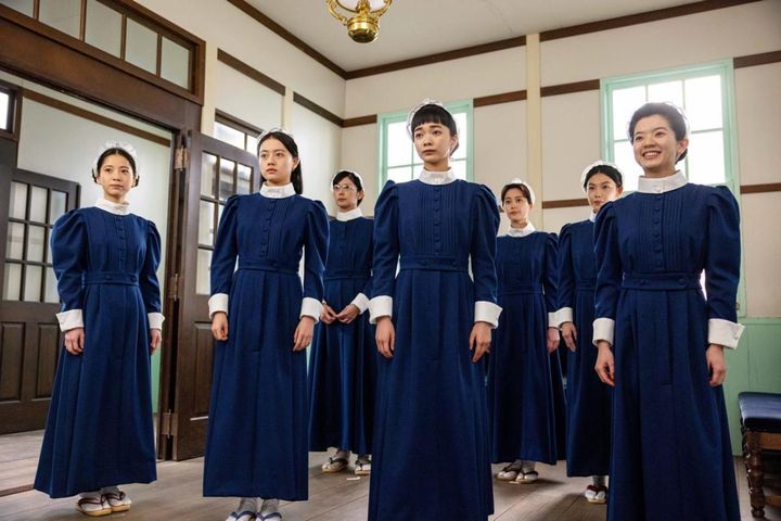 朝ドラ『風、薫る』半年後に驚き！バーンズ先生が突然ペラペラと話し始めて……金曜回終盤に視聴者騒然