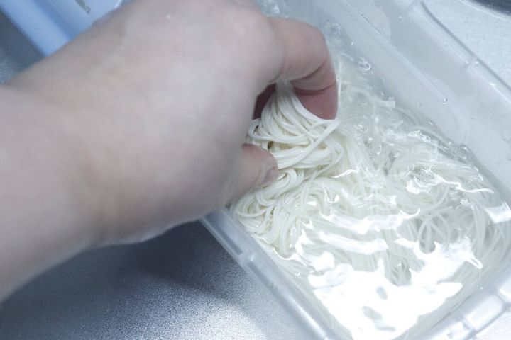 電子レンジ調理器麺類用 ぬめり取り