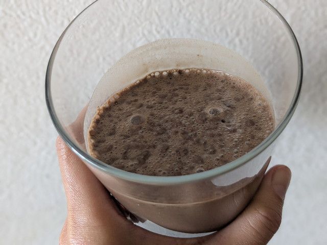 SPICAの満たされシェイク カカオラテを実際に作ってグラスに注いだところ