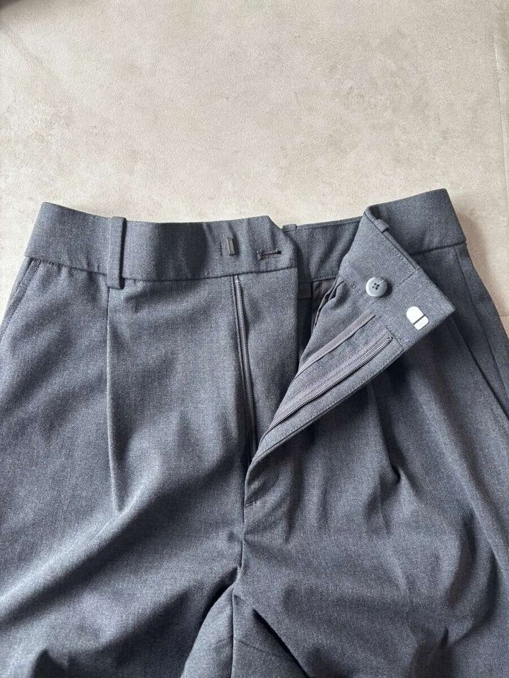 ユニクロ タックワイドパンツ ウエストボタンディテール