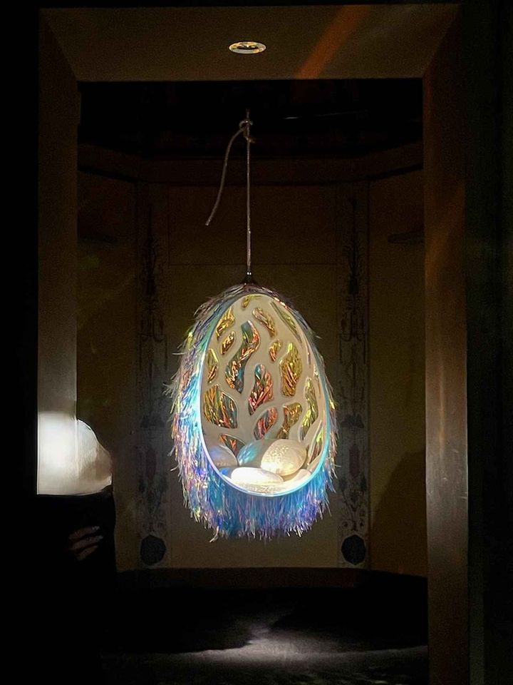 画像: エストゥディオ・カンパーナとジェラルディン・ゴンザレスがコラボレーションした「Dichroic Cocoon」