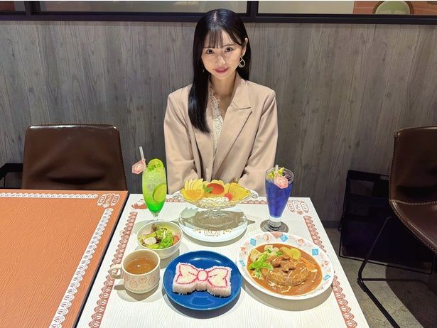 喫茶風のメニューとテーブルの柄がすてきです！