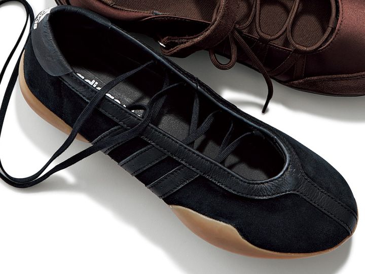 2026/03/black-sneaker-outfit10-1.jpg