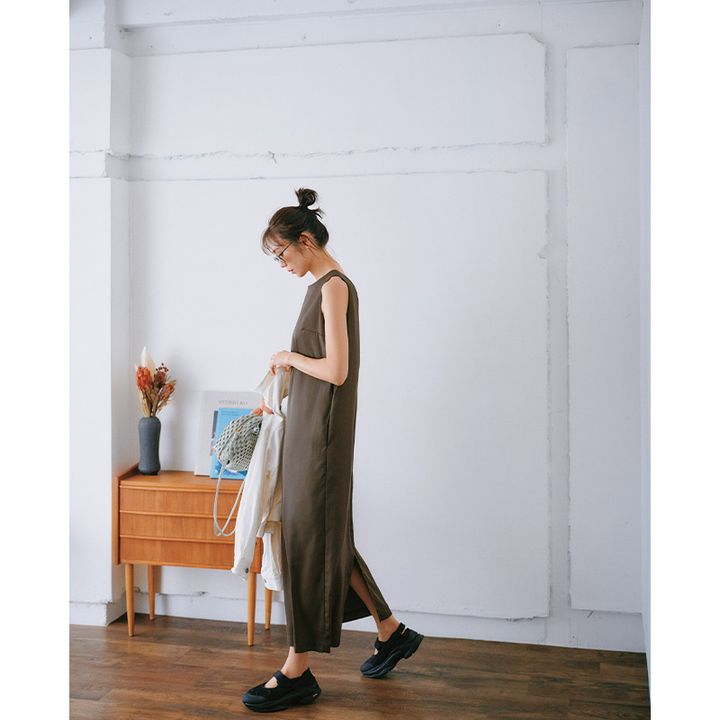 2026/03/black-sneaker-outfit13.jpg