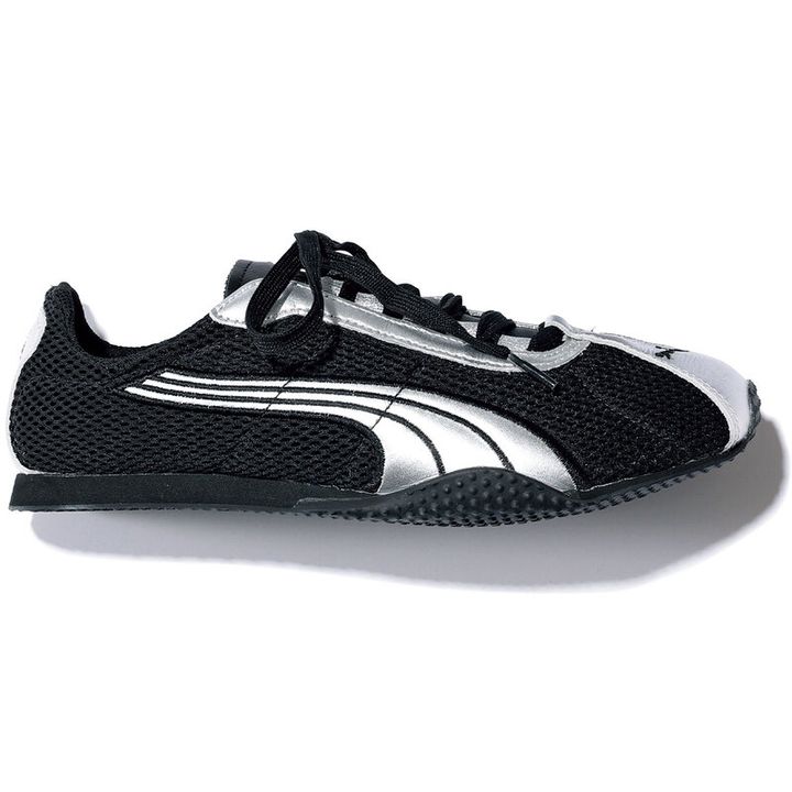 2026/03/black-sneaker-outfit2.jpg