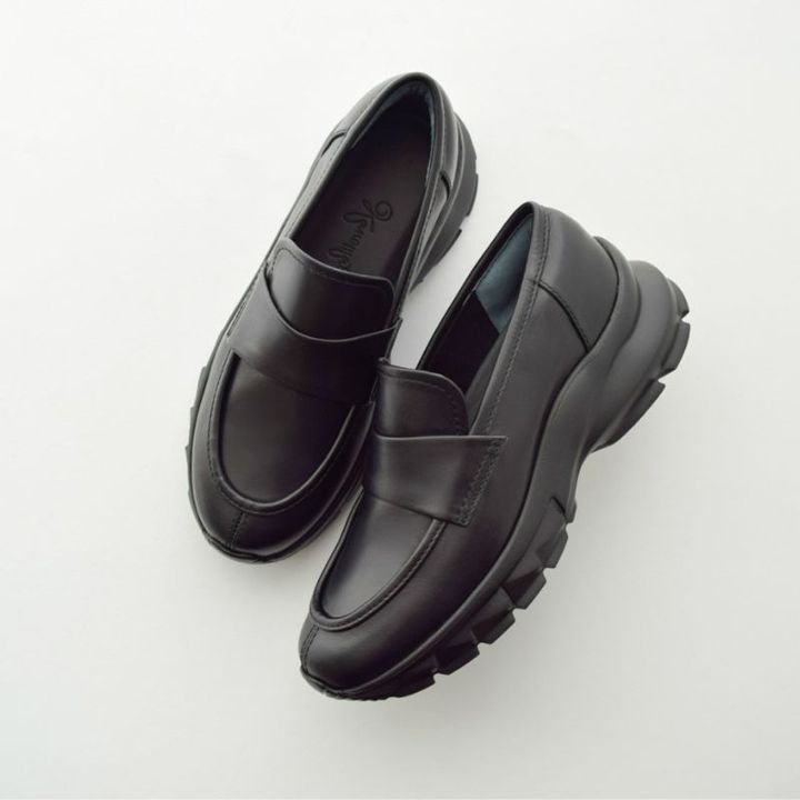 2026/03/black-sneaker-outfit5.jpg