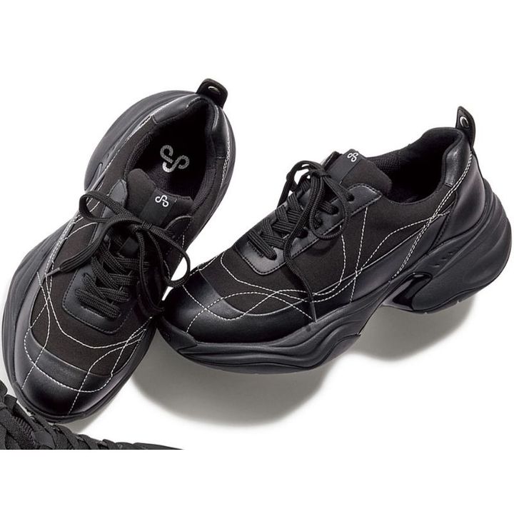 2026/03/black-sneaker-outfit8.jpg
