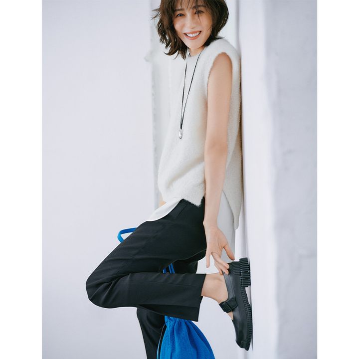 2026/03/black-sneaker-outfit17.jpg