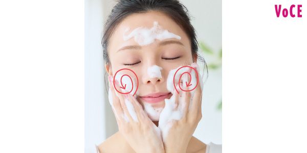 頰の広範囲くすみは、全密着なでなで